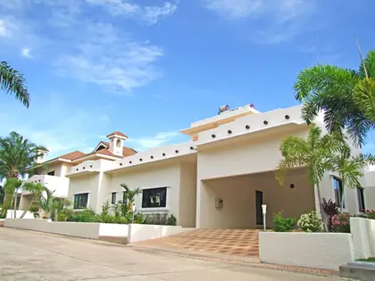 Santa Maria Village