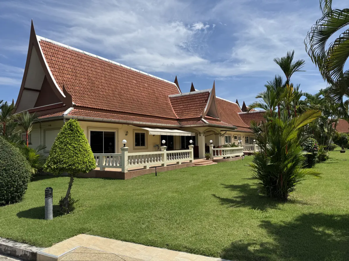 Stunning 3-Bedroom Villa 