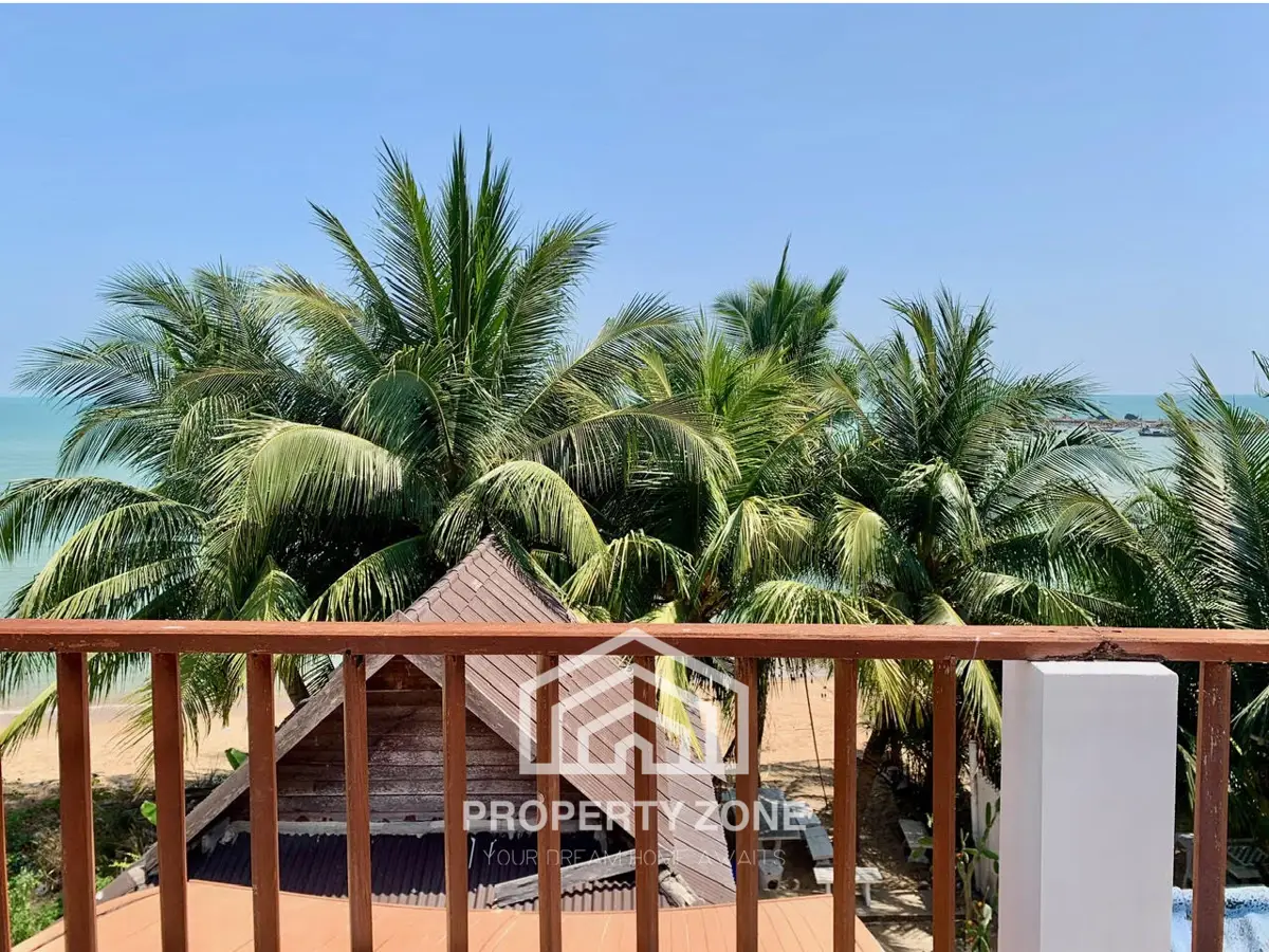 4 BEDROOM BEACH VILLA Absolute Beachfront WITH CHANOTE/TITLE DEED. A VERY RARE OPPORTUNITY AND PRIME LOCATION at Phala Beach in Ban Chang, Rayong