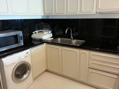 Well equipped kitchen with washing machine and microwave