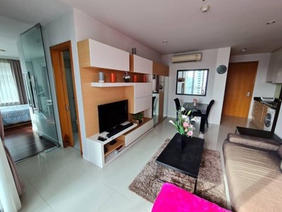 One bedroom condo for sale and rent at Circle Condominium 