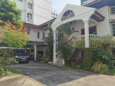 3 bedroom house for rent in Thong Lo