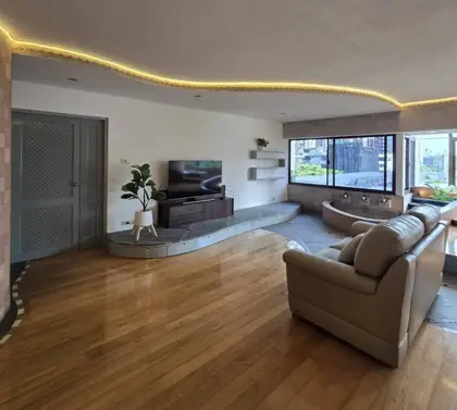 Sithakarn Condominium 2 bedroom condo for rent in Chidlom