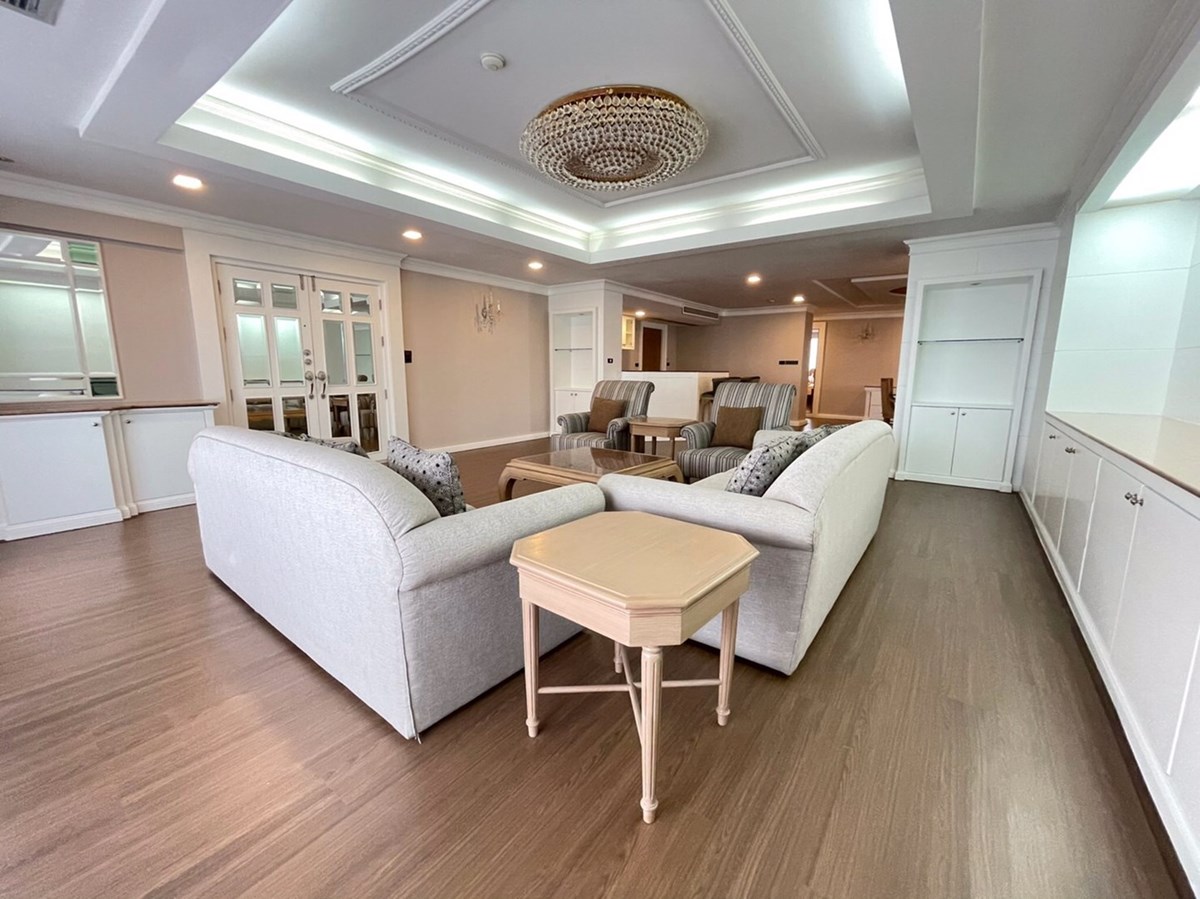 Oriental Towers 4 bedroom pet friendly condo for rent