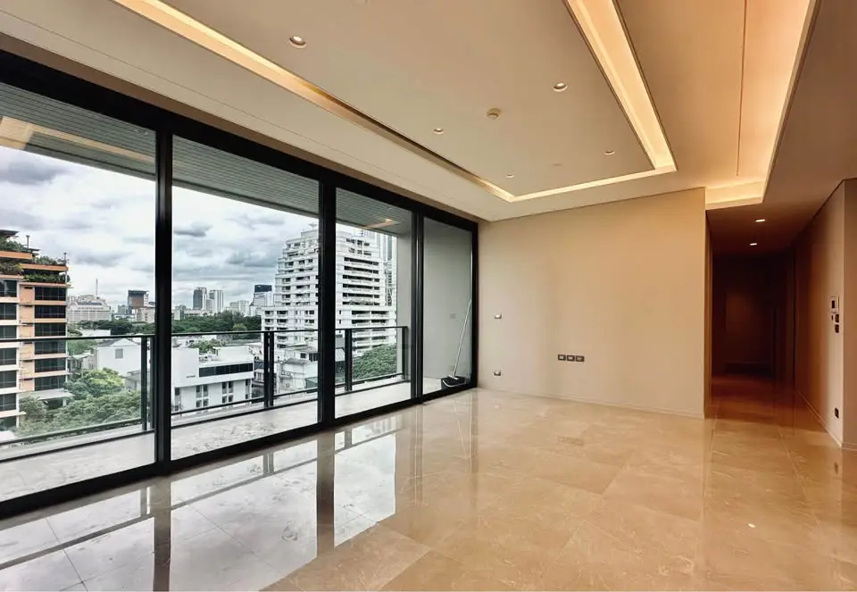 Condo in Lumphini