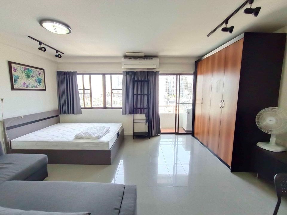 Condo in Khlong Toei