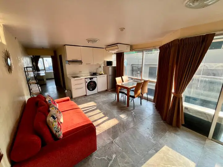 Condo in Khlong Toei Nuea