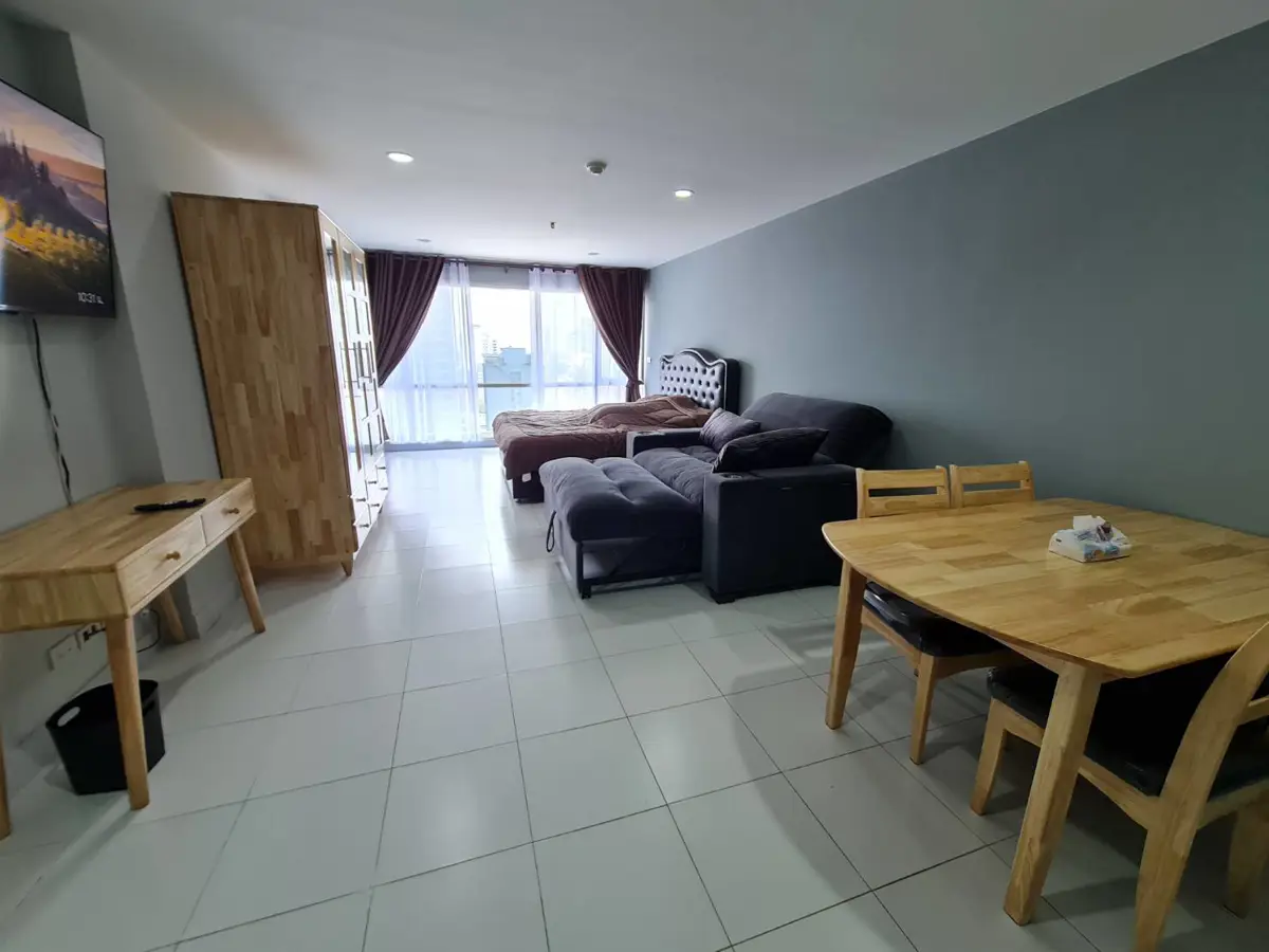 Sukhumvit Suite Studio condo for rent