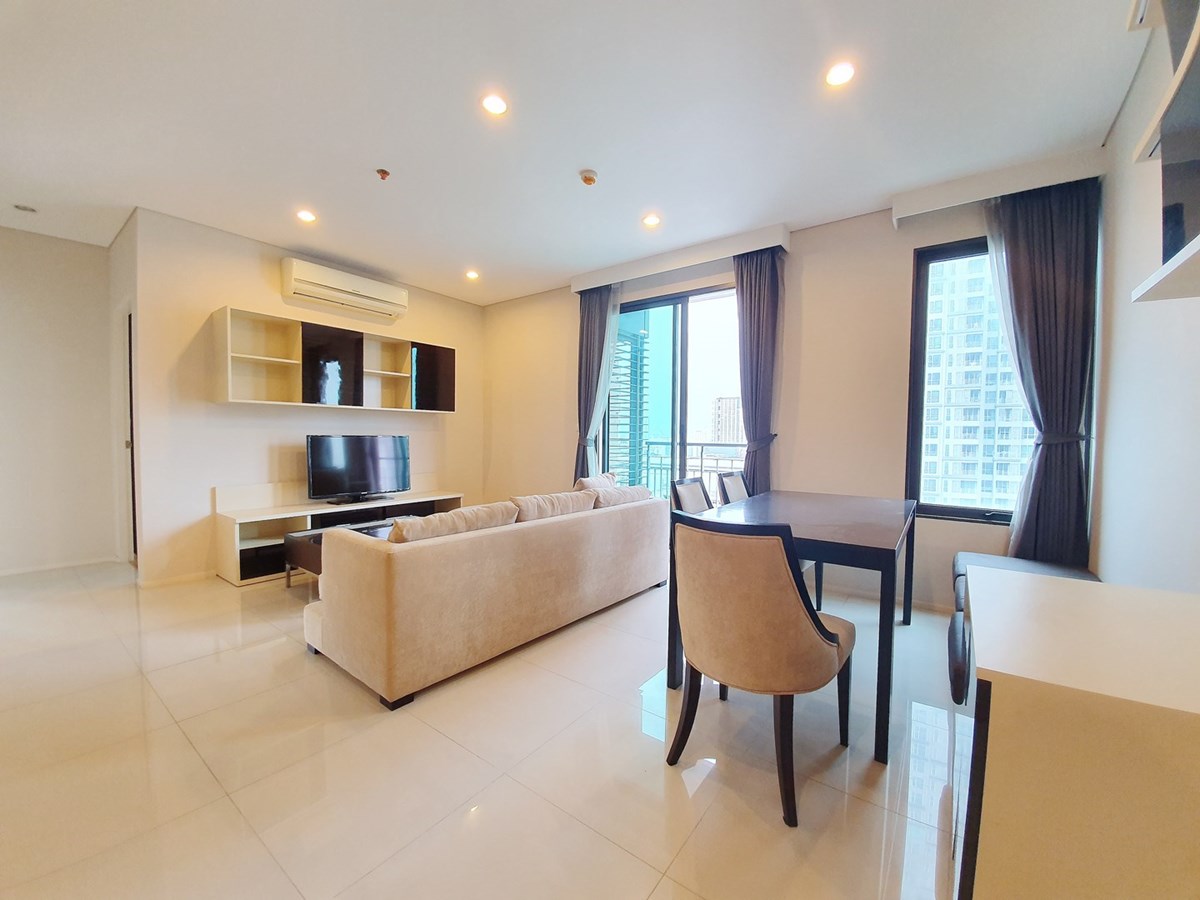 Villa Asoke 2 bedroom condo for rent