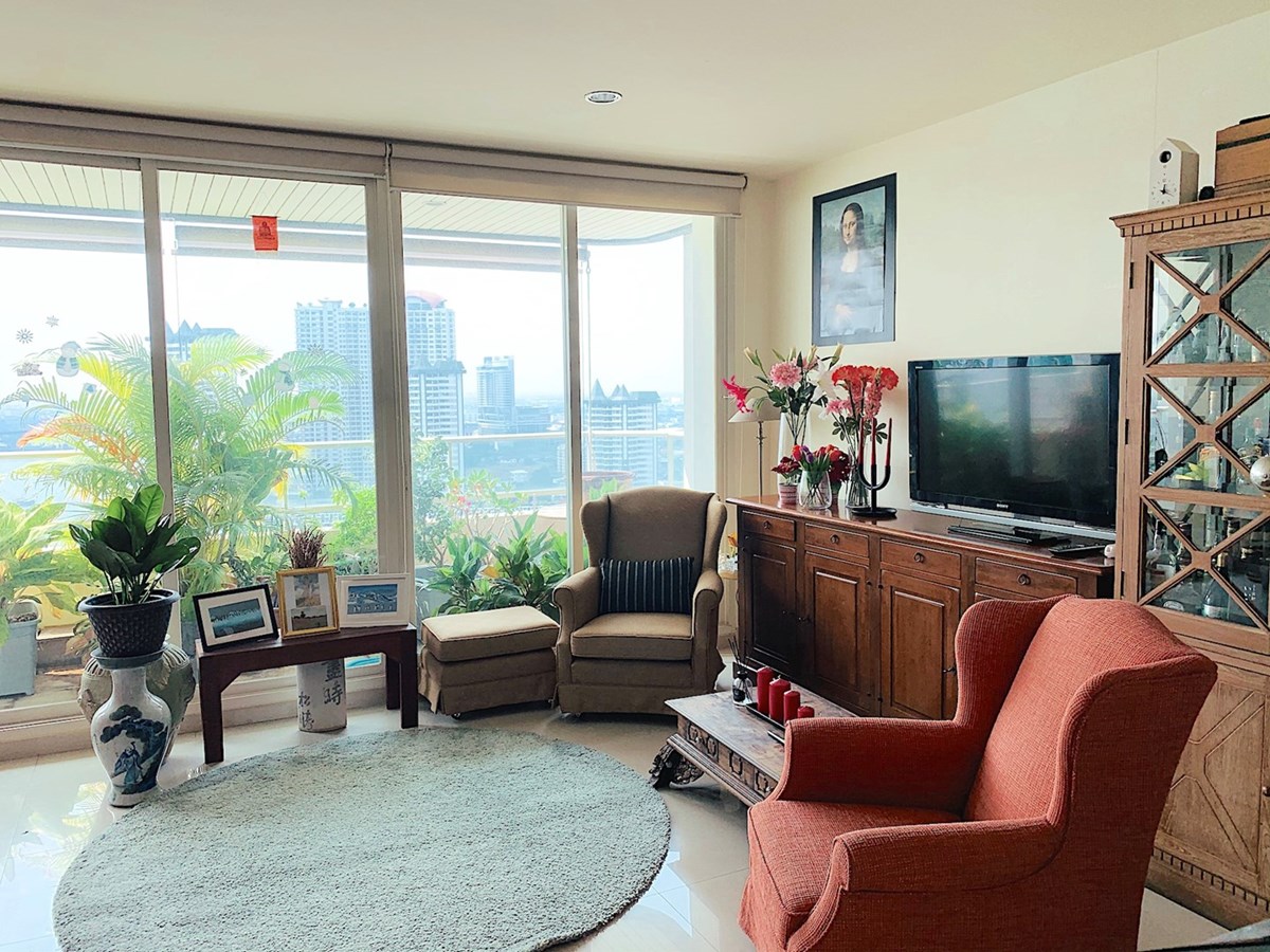 3 bedroom condo for sale at Watermark Chaophraya