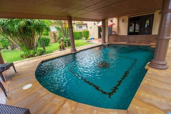 Private Villas  - 5 BR Villas For Sale @ Soi Silver Lake 