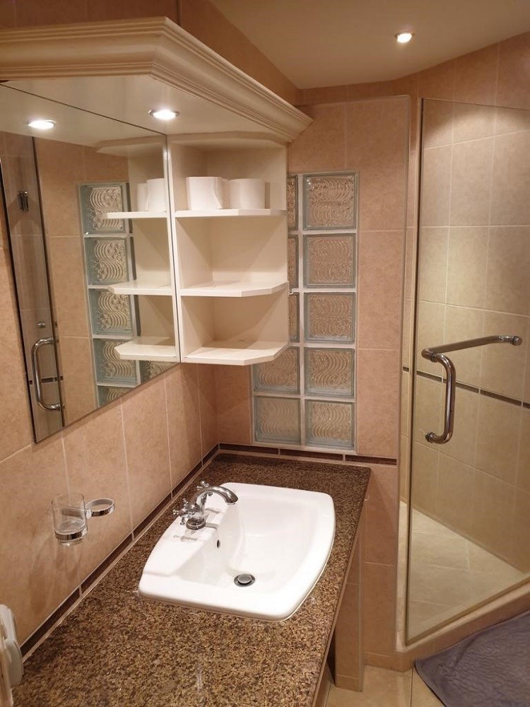 bathroom2
