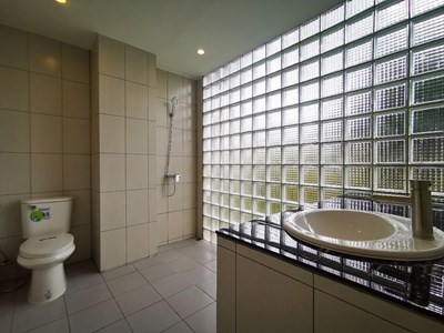 bathroom2