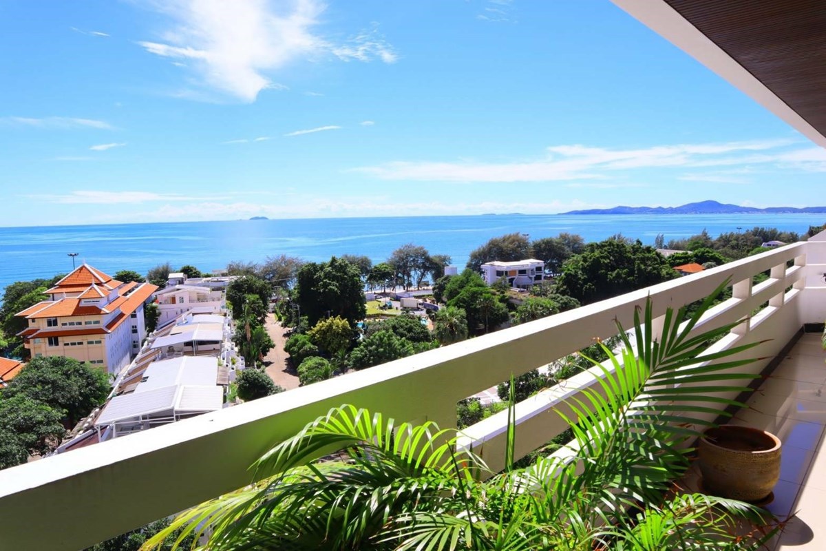 Big 2 Bed, Sea view condo in Grand Condotel