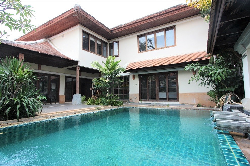 Chateau Dale, 3 bed house, renovation object