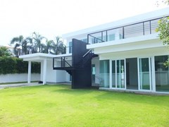 4 bed Pool Villa for sale Na Jomtien at 5M THB !!