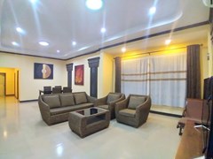 House For Rent Pattaya with Communal Pool