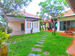 House For Rent Huay Yai with Garden