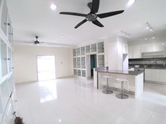 House For sale Pattaya Mabprachan with Pool