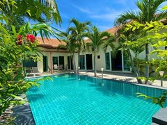 4-bedroom Pool Villa for sale on Pratumnak Hill Pattaya