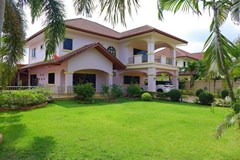 5 bedroom house for sale in East Pattaya