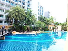 Poolside condo for sale in Jomtien