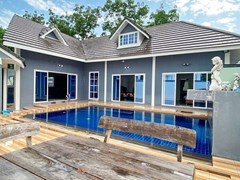 House with pool for rent in East Pattaya