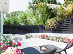 Funky pool villa for sale in Jomtien