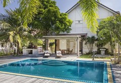 4 bedroom Pool Villa for sale East Pattaya with additional Maid rooms