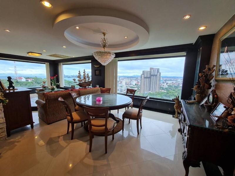 Sale Penthouse 200 sqm. at Pattaya Hill Resort, Pratumnak Hill, Chonburi.