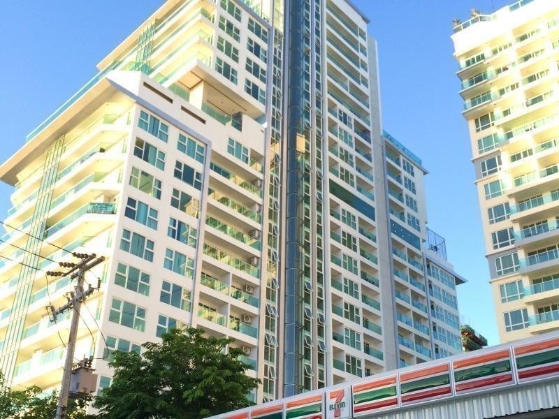 HOT SALE @ Cosy Beach View Condominium!