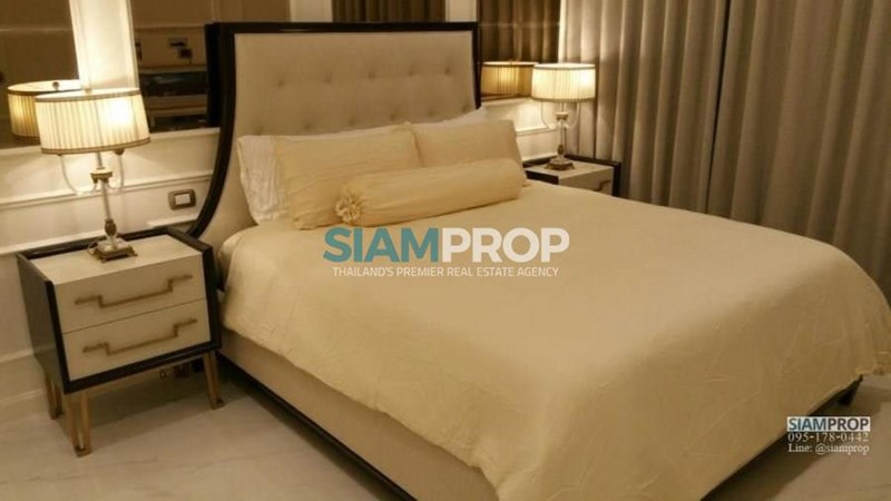 Noble Ploenchit condo