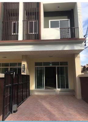  MADIO TOWNHOME ”Sukhumvit Road in the heart of the city. 📣📣 New 3-storey townhome! 4 bedrooms, 4 bathrooms, remote gate