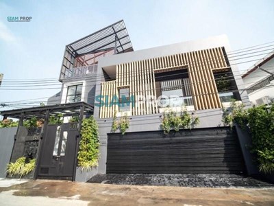 3-storey detached house for quick sale, Soi Sukhumvit 71 (Pridi 26).