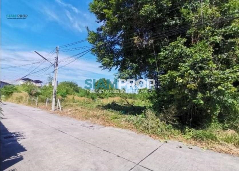 Land in Surasak Sub District, Sriracha District, Chonburi Province Selling at a reasonable price