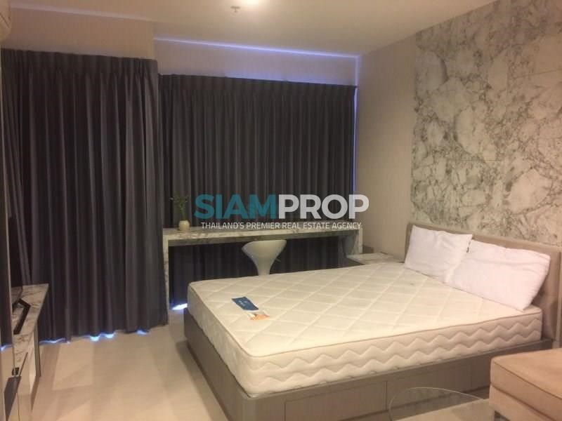 For Rent Condo Rhythm Sukhumvit 36-38 Studio Pool View