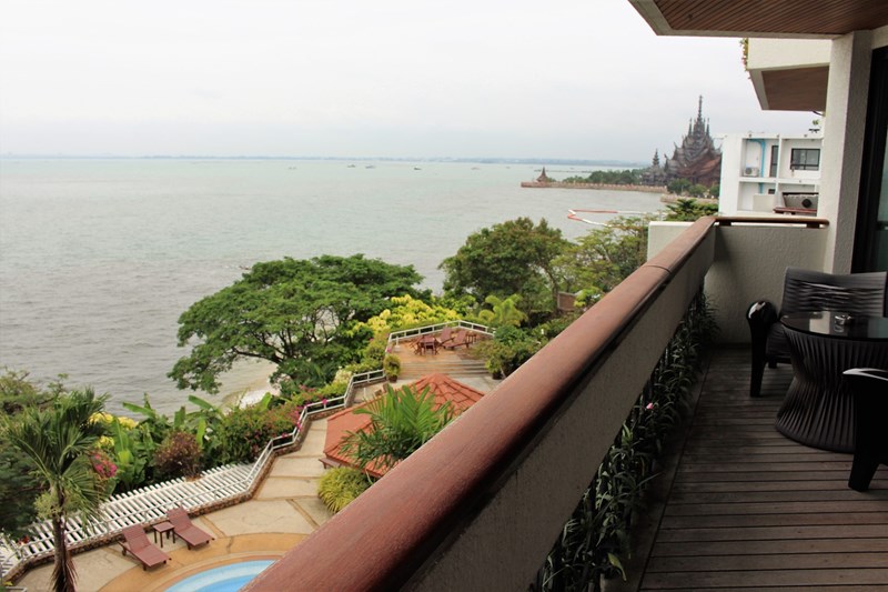 3 Bedroom - Garden Cliff Beachfront