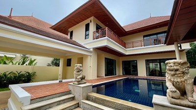 Secluded luxury villa in gated community just a few meters from Bang Sare beach.