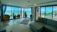 68 sqm. one bedroom on the beach in Na Jomtien