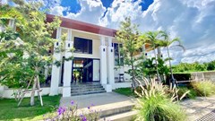 Price reduced!  Eye-catching colonial inspired coffee shop directly on Silver Lake Road on 1 rai