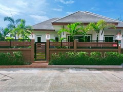 3 Bedrooms Garden House in Huay Yai.