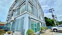 3 Story apartment with 14 rooms for Rent in Bang Sare 