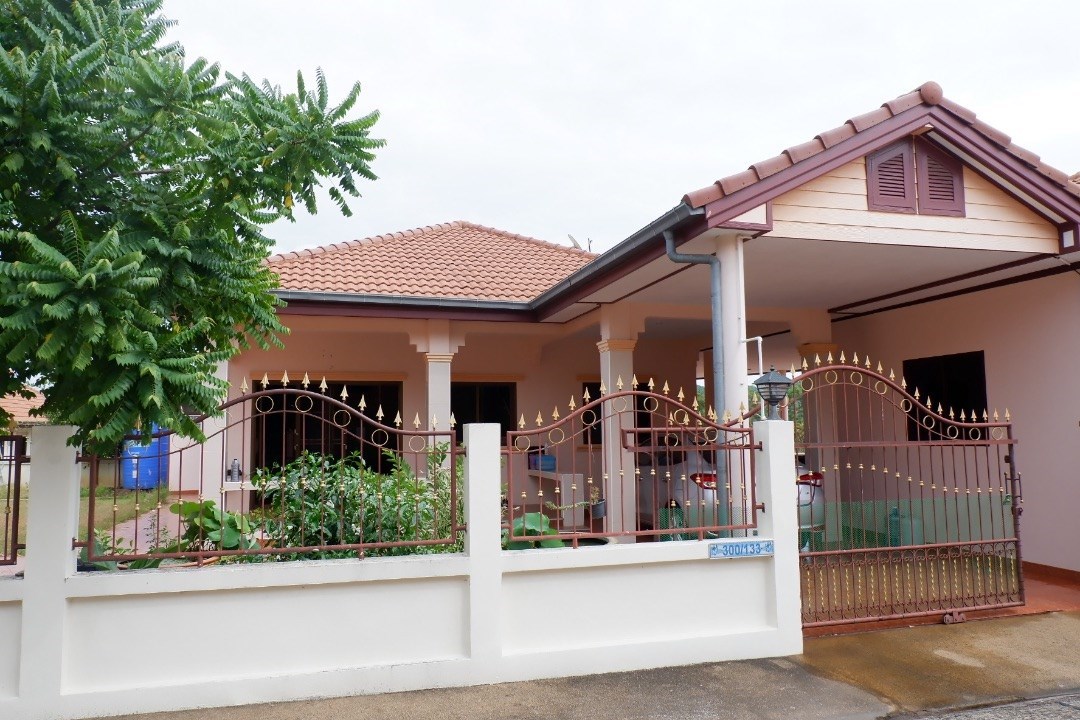 3 bedroom 4 bathroom home in popular gated estate 