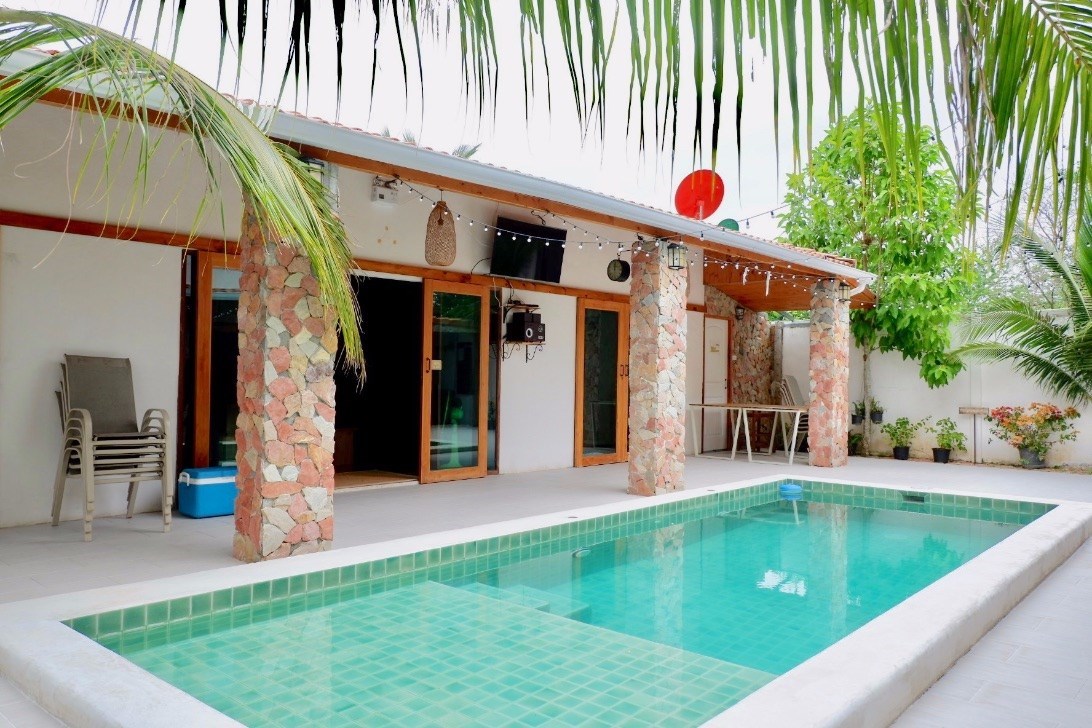 3 bedroom 4 bathroom near Silver Lake 