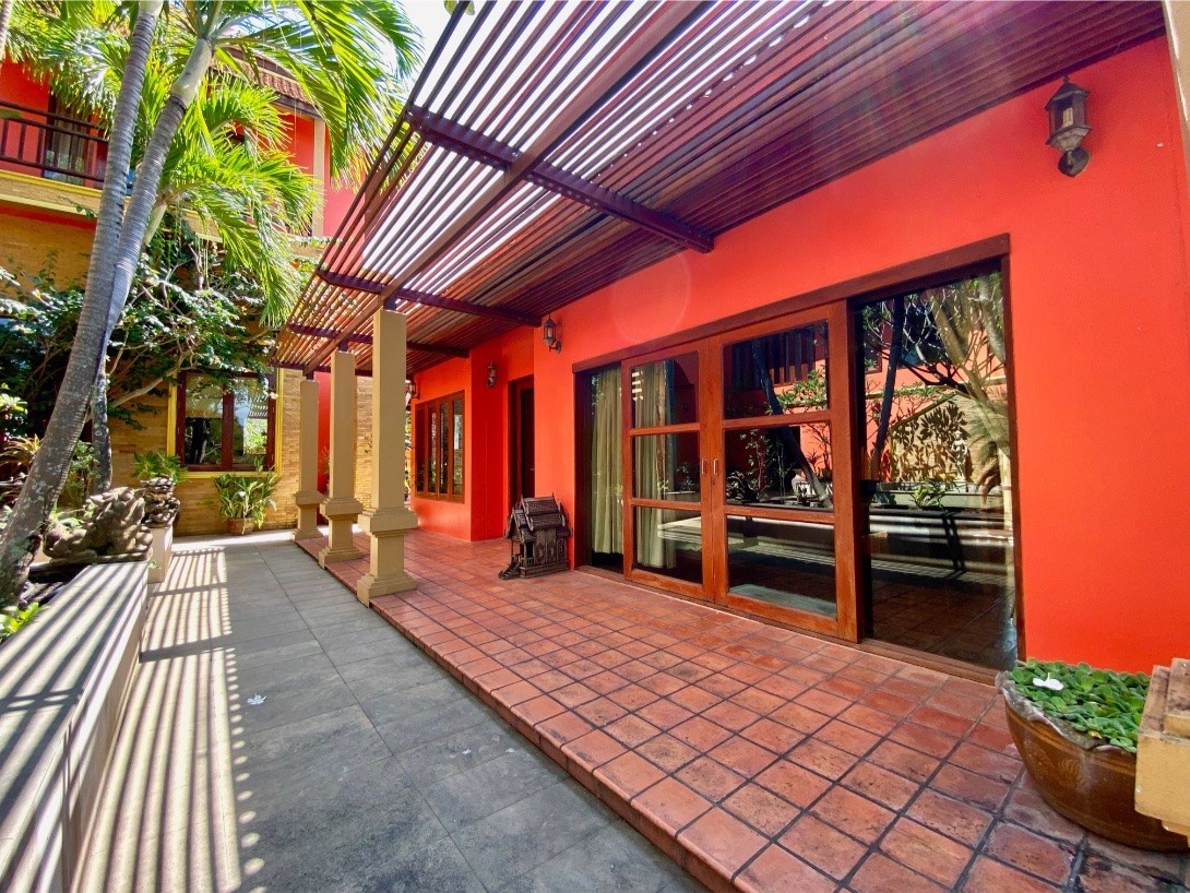 Covered walkway