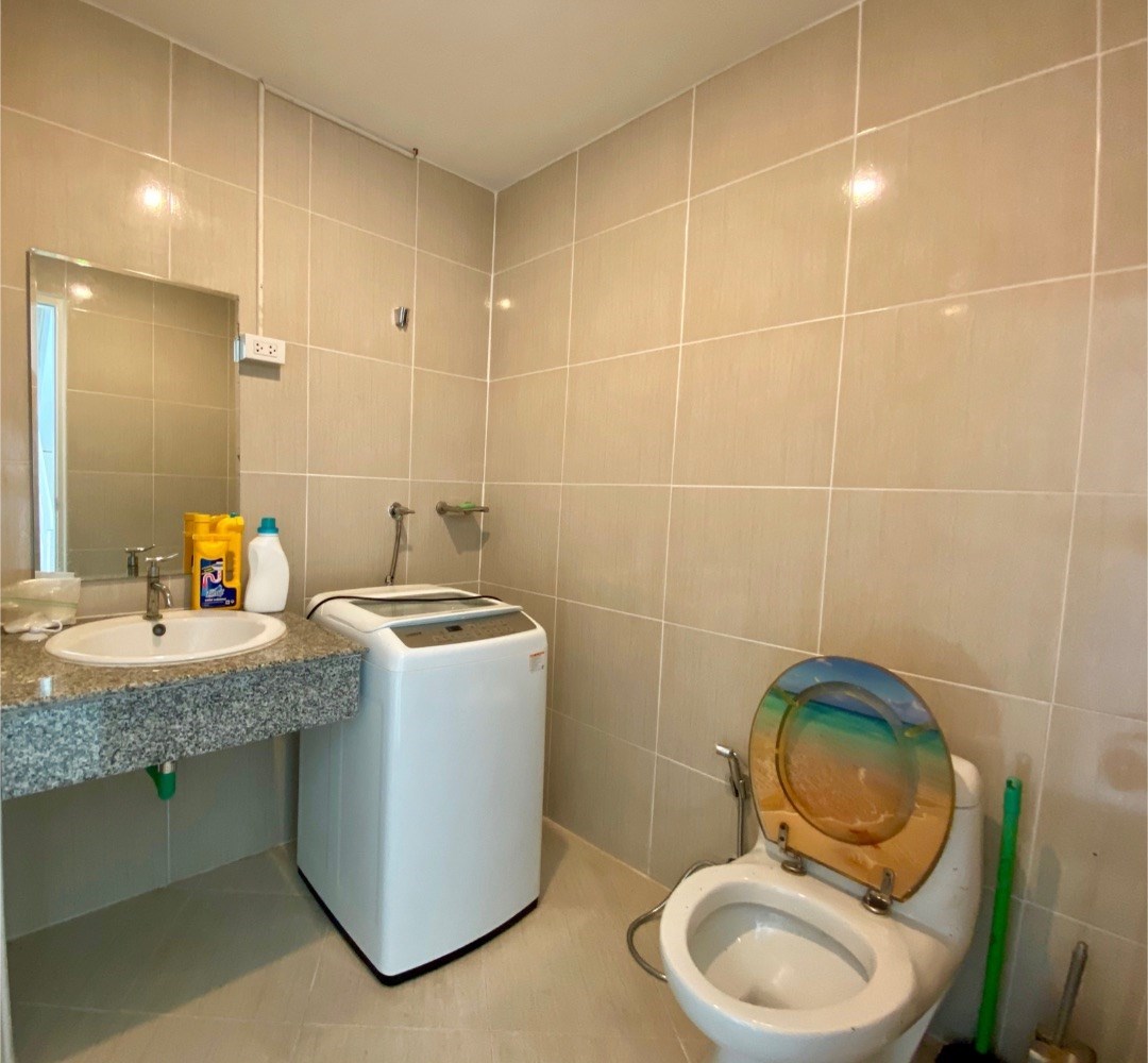 1st Floor Bathroom.