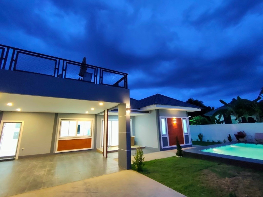 115 TW. 3 Bedrooms Pool Villa with rooftop viewing area in Sattahip.