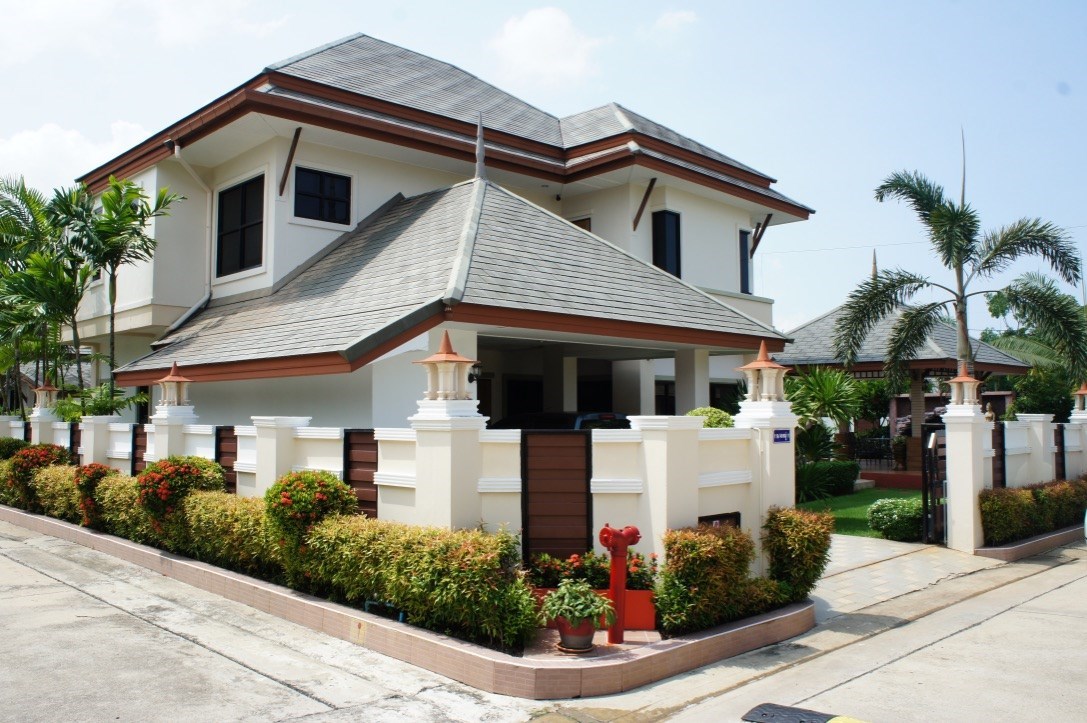 Pool Villa in Gated Community  near Silver Lake