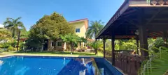 Villa on a large garden plot with pool, lake and rental rooms