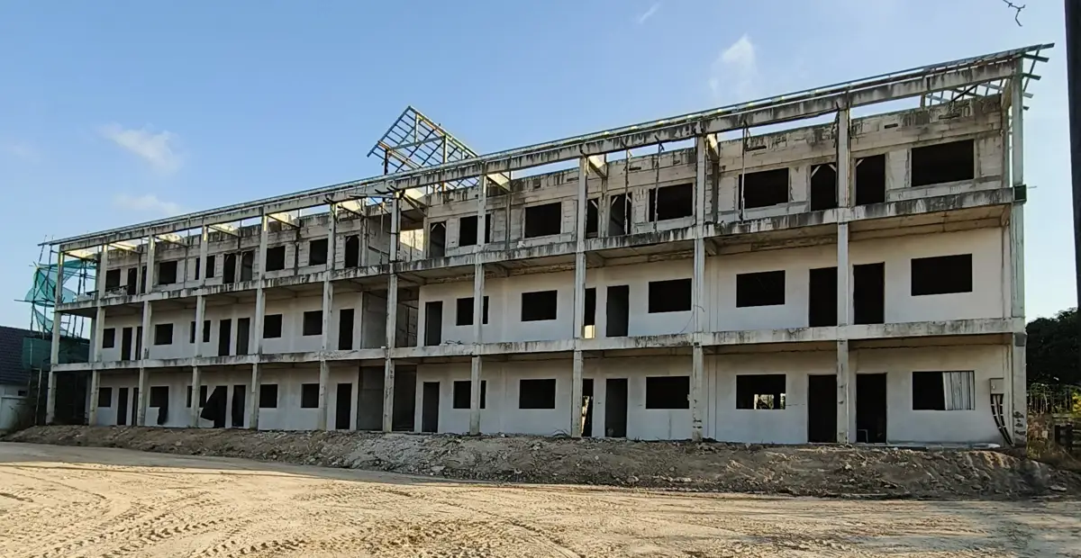 A 30 rooms unfinished apartment building near Ban Chang, Rayong